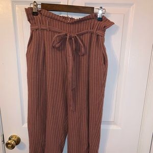 AMERICAN EAGLE PAPERBAG PANTS- SIZE M